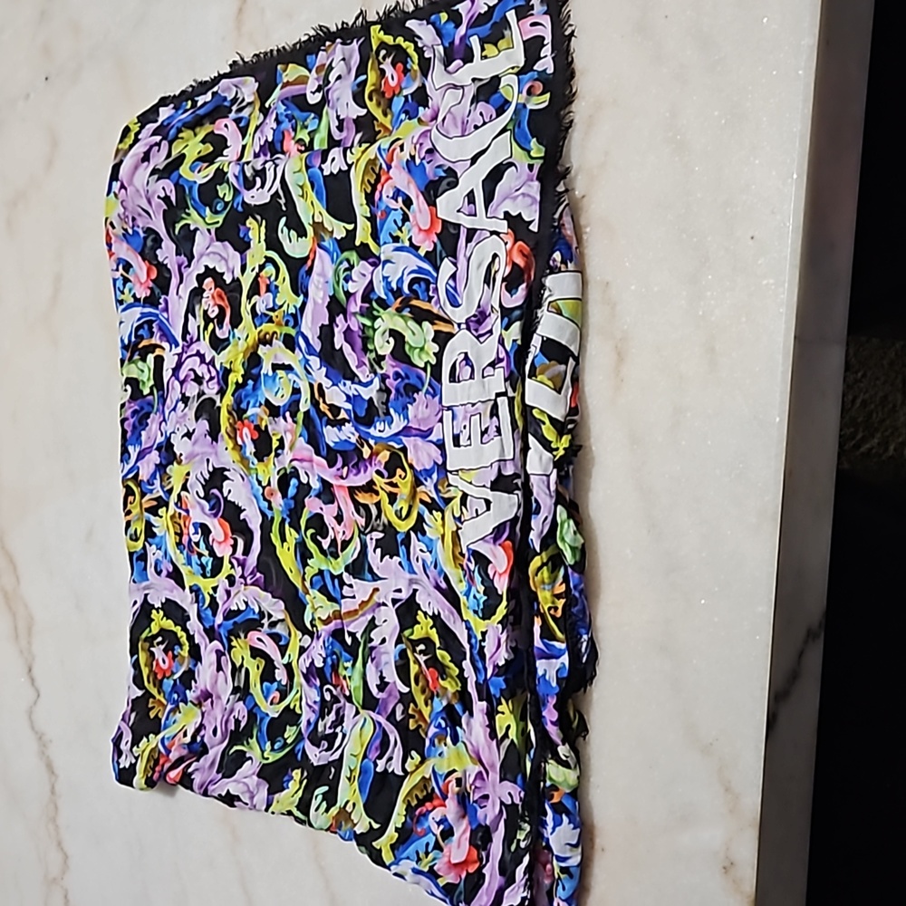Versace - Picture 3 of 4